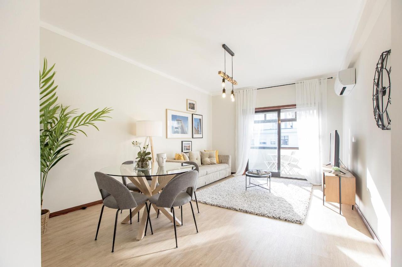 2Br Flat In Bonfim W/ Ac & Balcony By Lovelystay Порту Экстерьер фото