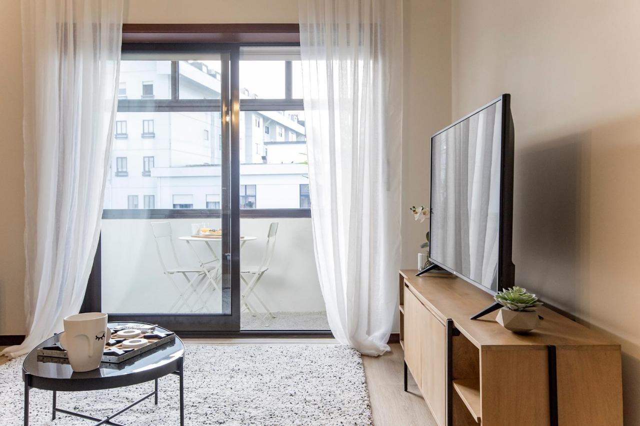 2Br Flat In Bonfim W/ Ac & Balcony By Lovelystay Порту Экстерьер фото